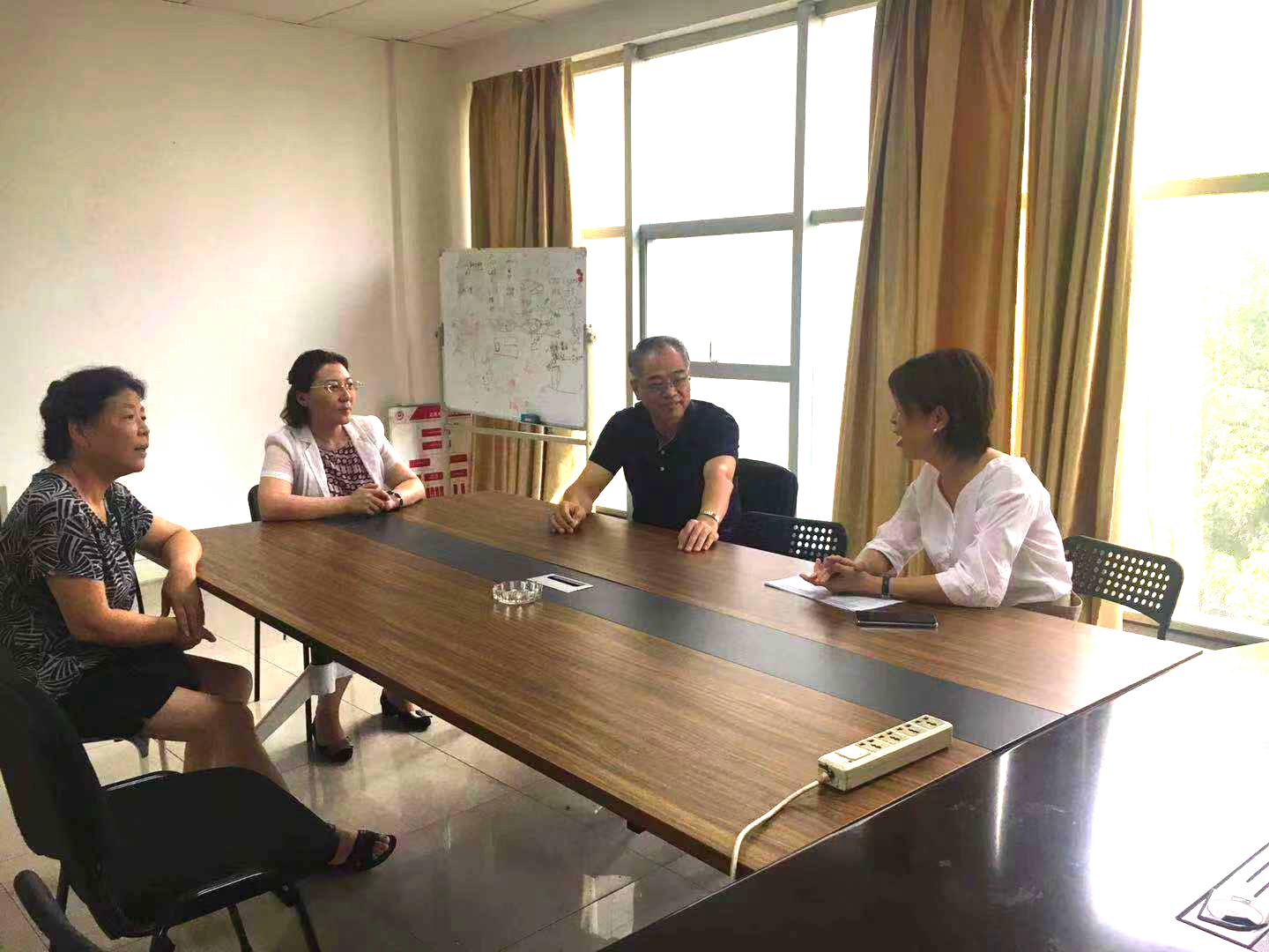 企業(yè)鍛煉探望1_看圖王