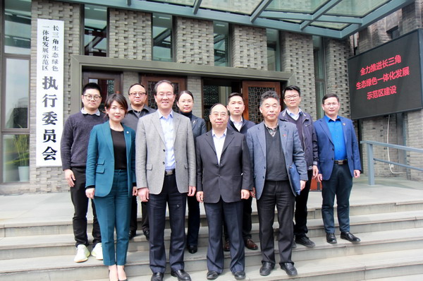 6.方俊良帶隊赴示范區執委會合影